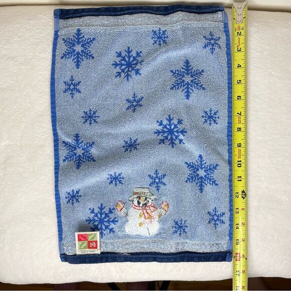 Linens N Things Set of 2 Hand Towels Snowman Holiday Christmas Blue White Red - Picture 4 of 8